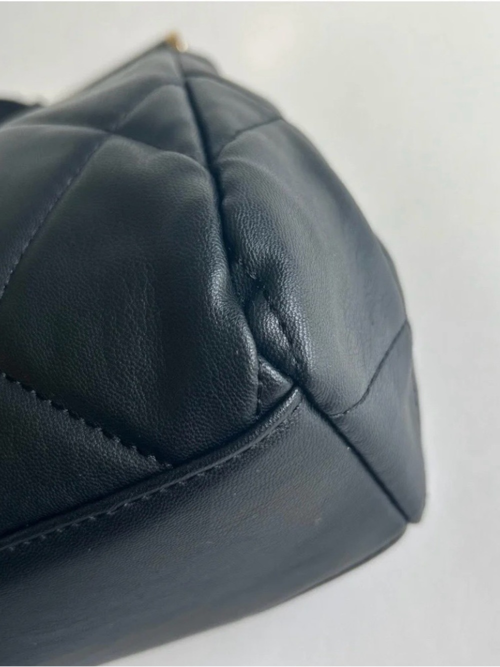 Bradgley Mischka Black Leather Quilted Handbag. - Picture 8 of 13